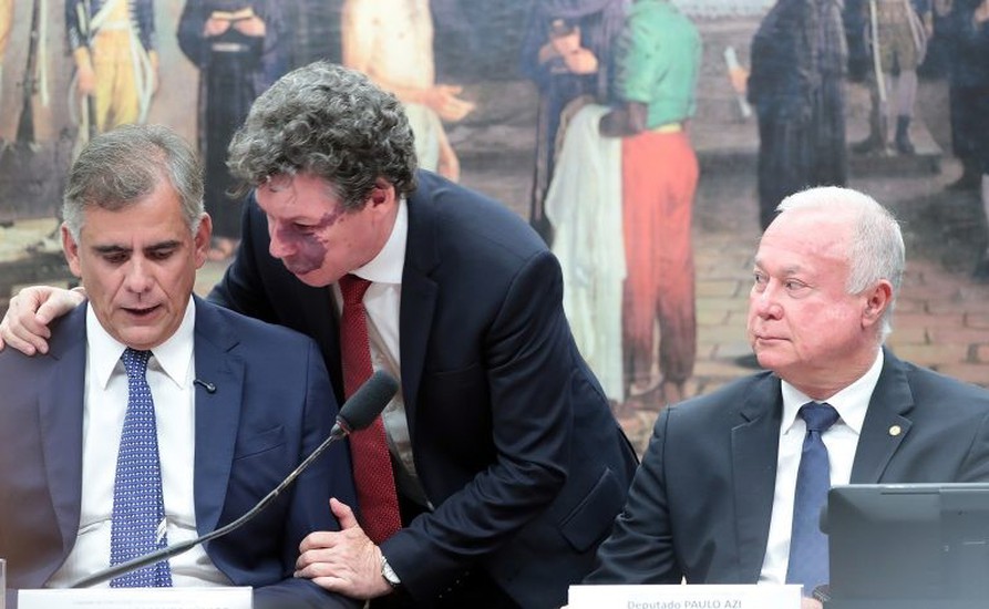 Leur Lomanto Jr; Reginaldo Lopes, autor de uma das propostas, e Paulo Azi, relator Fonte: Agência Câmara de Notícias