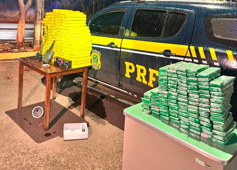 Polícia Rodoviária Federal faz duas grandes apreensões de drogas quase ao mesmo tempo na BR 365