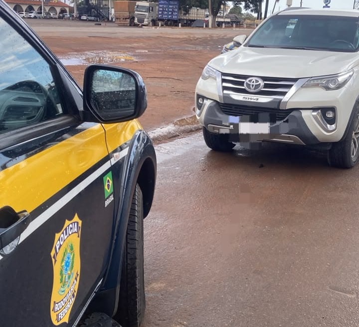 PRF recupera Toyota Hilux SW4 clonada com registro de furto na BR-040, em João Pinheiro
