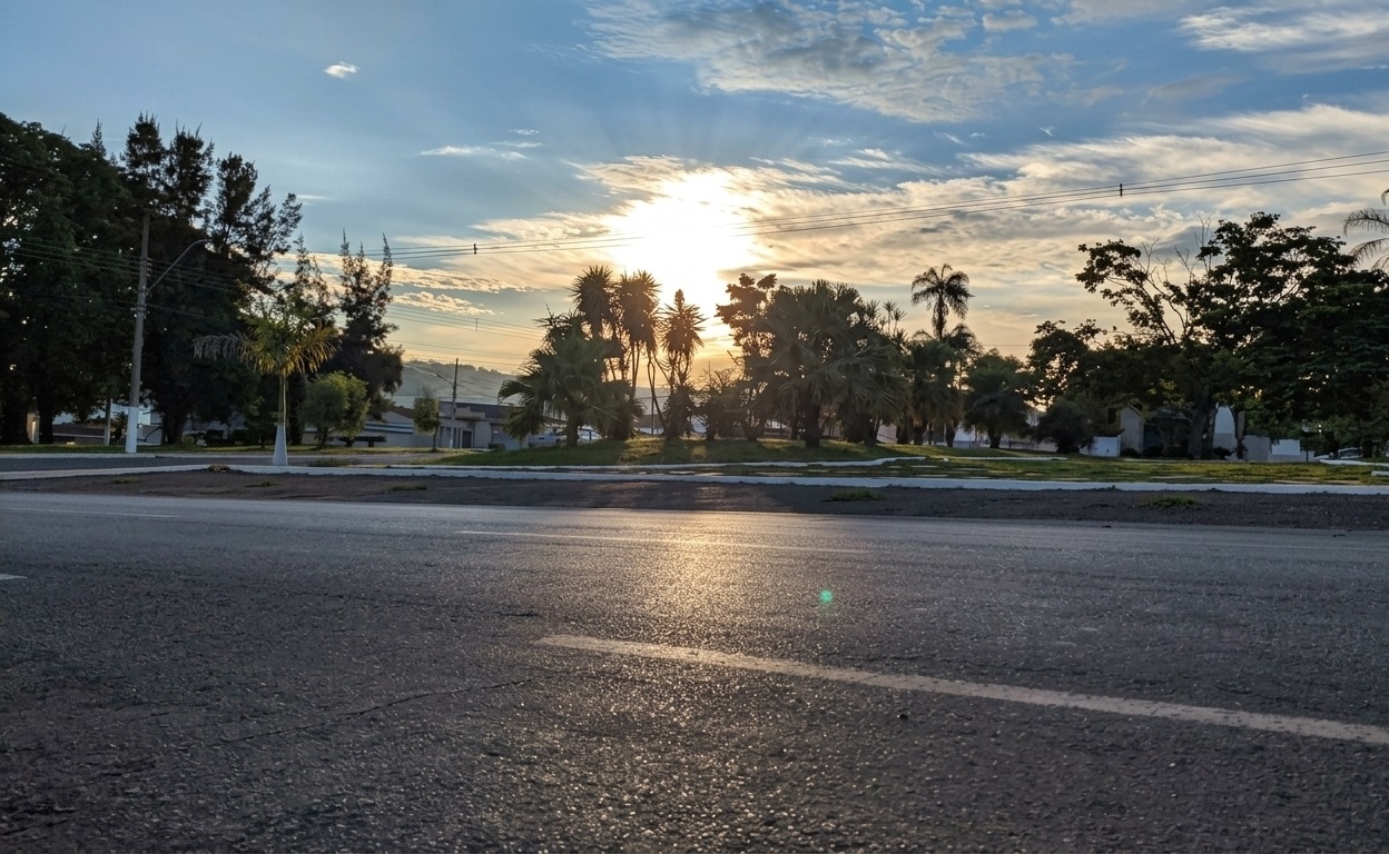 Semana começa com calor e tem previsão de chuva em Presidente Olegário