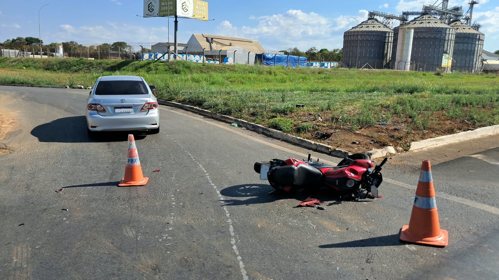 Motociclista de 32 anos é entubado após grave colisão com carro na BR-365, em Patos de Minas