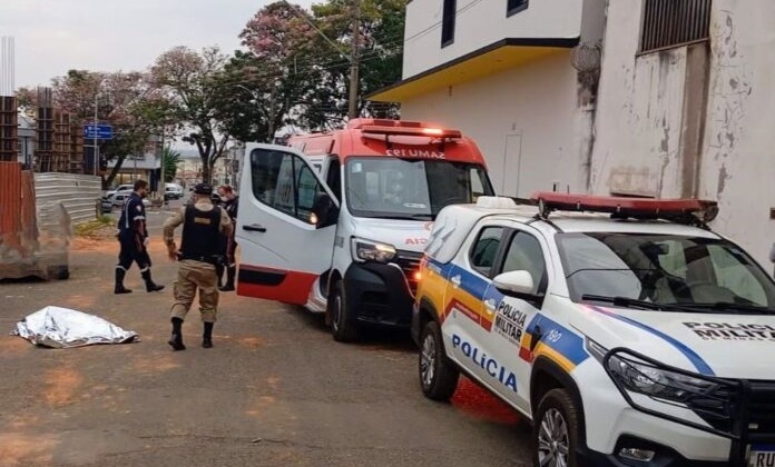 Mulher de 65 anos morre após ser atropelada por automóvel no Centro de Carmo do Paranaíba