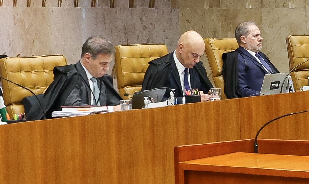 Sessão do STF termina sem definir processos de Moraes e Mendonça