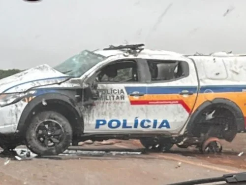 PM fica ferido após viatura capotar durante ocorrência em Tiros