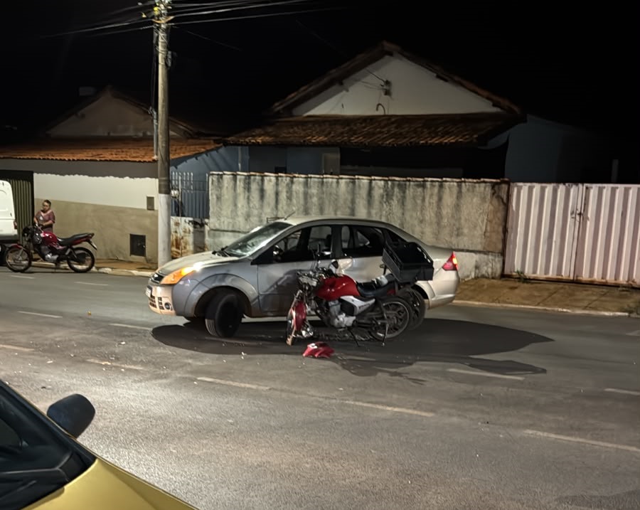 Veja vídeo: Motociclista fica ferido em acidente com carro na Avenida Antônio Araújo, em Presidente Olegário