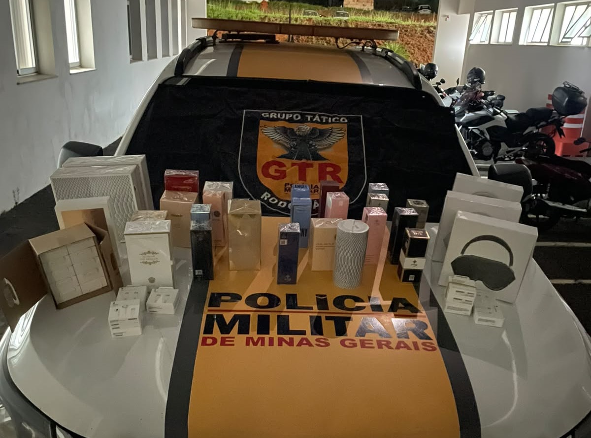 Polícia Rodoviária prende homem por tráfico de drogas e apreende cocaína, maconha e perfumes sem documentação na BR-146