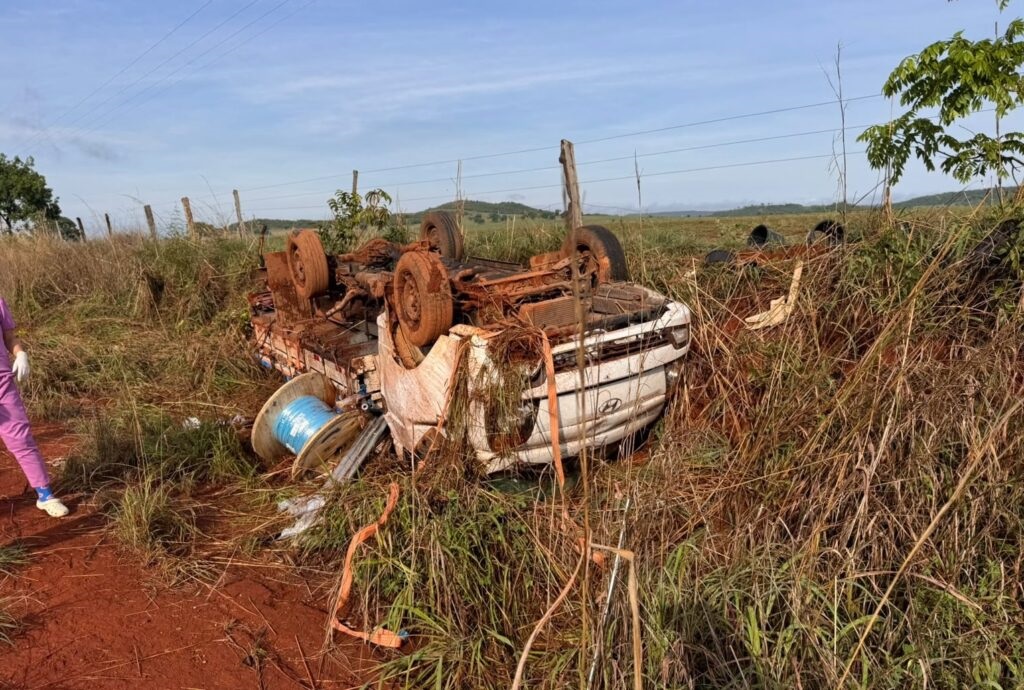 Homem de 59 anos morre em capotamento na MG-188, em Guarda-Mor