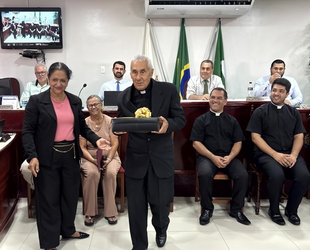 Monsenhor Antônio Severo Alves é homenageado em Presidente Olegário pelos 70 anos de sacerdócio
