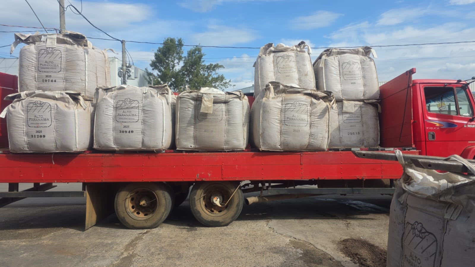 Empresário é preso em flagrante com carga de café furtada avaliada em R$ 75 mil em Patrocínio