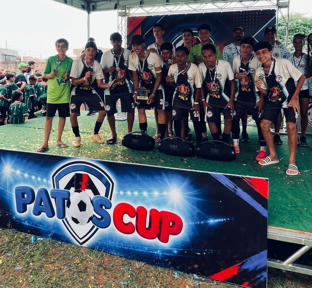 Escolinha de Futebol de Presidente Olegário conquista dois títulos invictos e duas artilharias na Patos Cup 2026