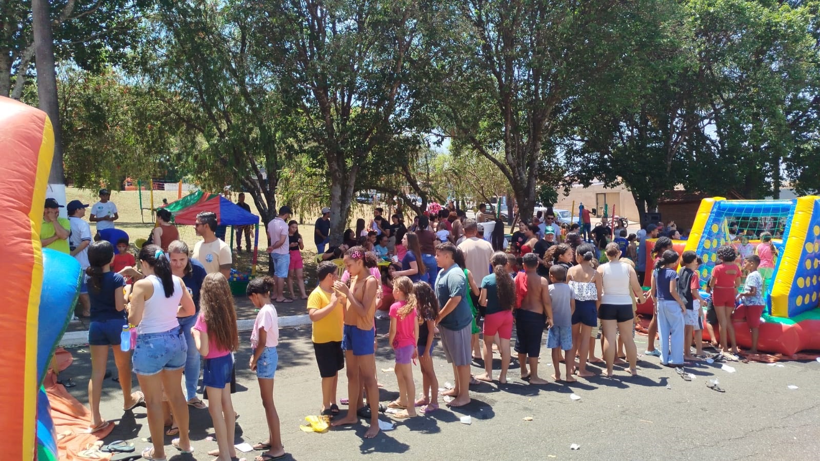 Alegria, brincadeiras e solidariedade marcam festa antecipada do Dia das Crianças no Bairro Andorinhas, em Presidente Olegário