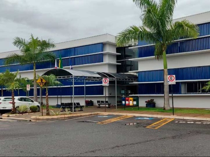 Prefeitura abre processo seletivo para profissionais de várias áreas; salários chegam a R$ 15 mil