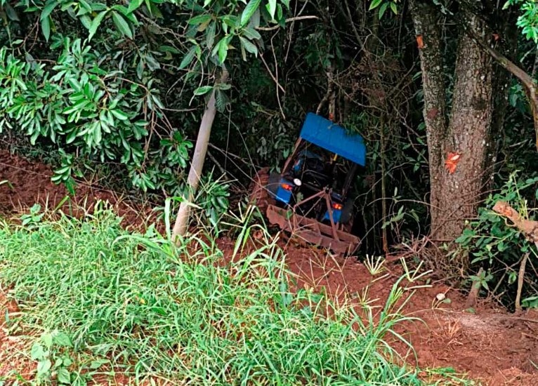 Adolescente de 17 anos morre prensado entre trator e árvore na zona rural de Monte Carmelo