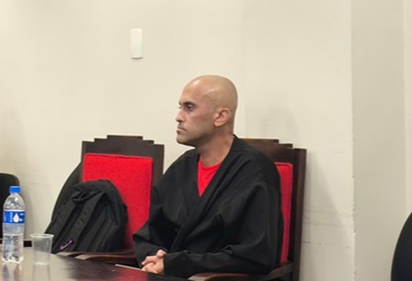 Homem que abraçou, beijou e esfaqueou a mulher até a morte na frente dos filhos é condenado a 75 anos de prisão